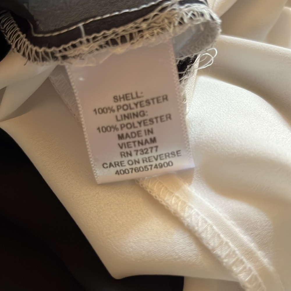 Elle black and white flowing tank top size medium - Picture 7 of 7